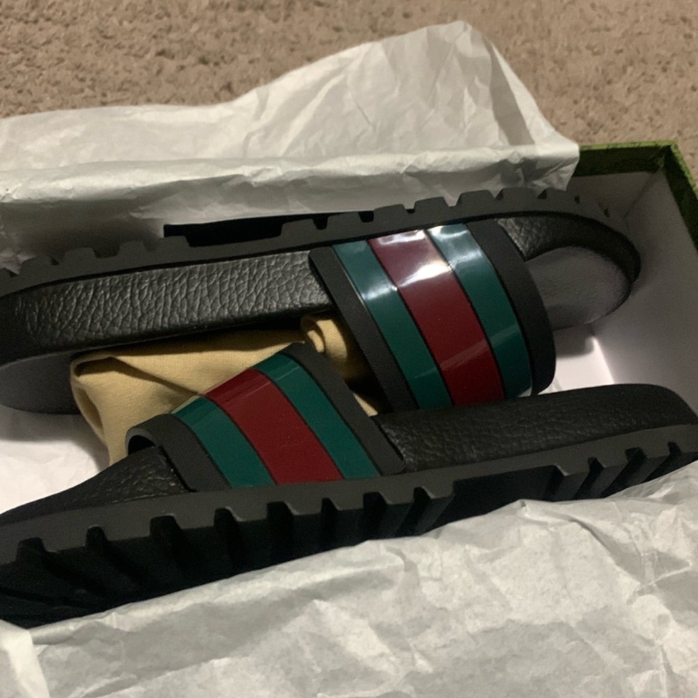 Brand new never worn gucci slides (2017 edition)